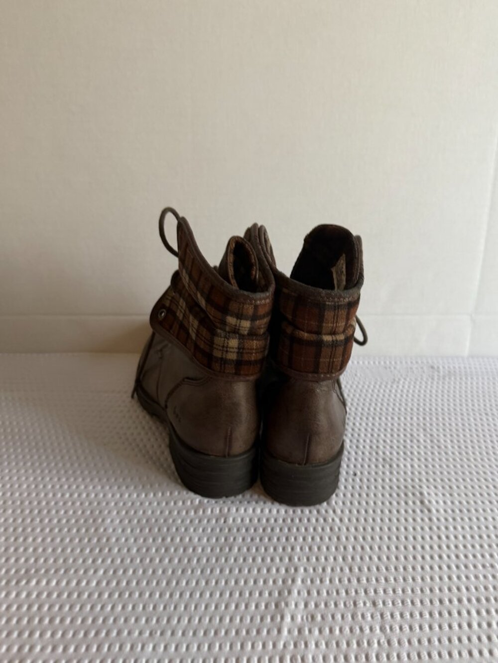 b.o.c ‘Bristol’ Faux Leather Fold-Over Ankle Boots Size 7 ½ - Picture 4 of 12